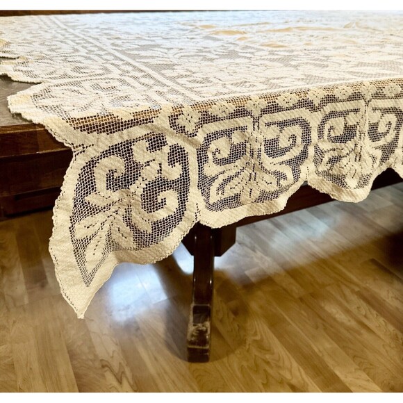 Beautiful Vintage Two Tone Lace Tablecloth  66x81" scalloped & lace edges - Picture 6 of 13